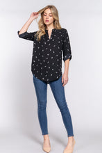 Load image into Gallery viewer, 3/4 Roll Up Slv V-neck Print Blouse
